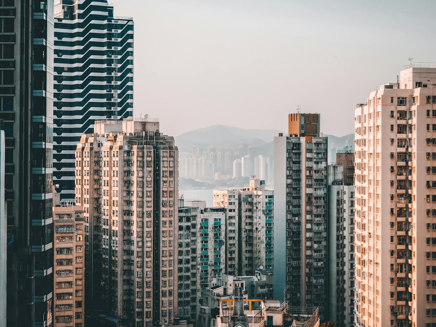 移居香港全景：5 条主流签证 × 落地 × 在港金融准备